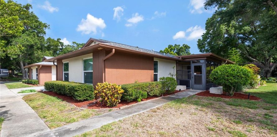 Villa ou maison à Palm Harbor, Floride 2 chambres, 85.28 m2 № 2147616
