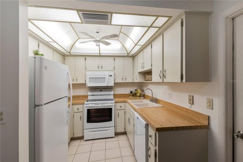 Villa ou maison à vendre à Palm Harbor, Floride: 2 chambres, 85.28 m2 № 2147616 - photo 10