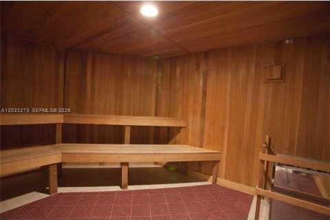 Condo in Miami, Florida, 1 bedroom  № 2171480 - photo 10