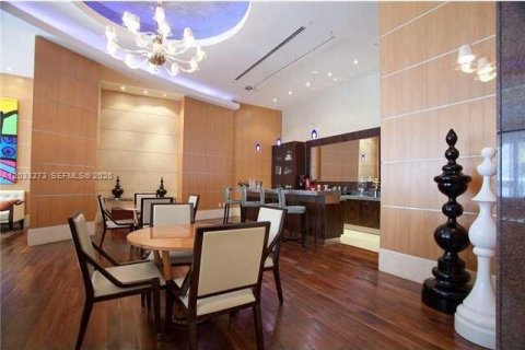 Condo in Miami, Florida, 1 bedroom  № 2171480 - photo 3