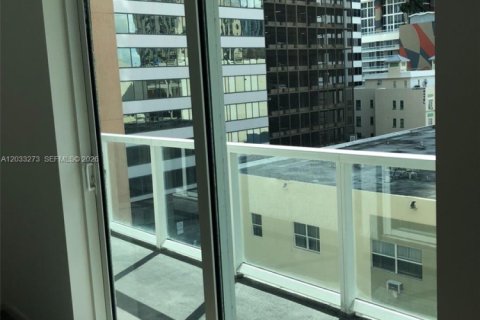 Condo in Miami, Florida, 1 bedroom  № 2171480 - photo 23