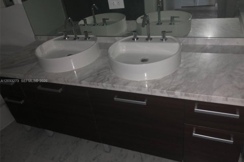 Condo in Miami, Florida, 1 bedroom  № 2171480 - photo 18