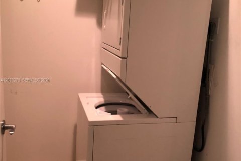 Condo in Miami, Florida, 1 bedroom  № 2171480 - photo 21