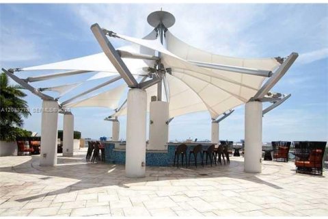 Condo in Miami, Florida, 1 bedroom  № 2171480 - photo 12