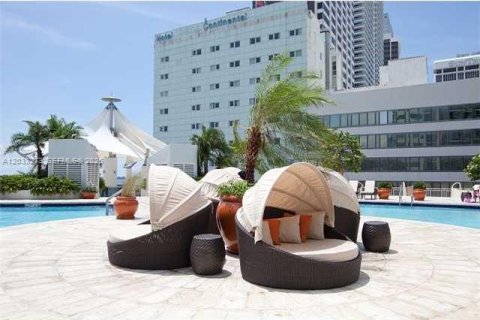 Condo in Miami, Florida, 1 bedroom  № 2171480 - photo 13