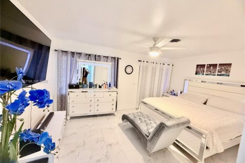 Townhouse in Hollywood, Florida 2 bedrooms, 107.77 sq.m. № 2068193 - photo 8