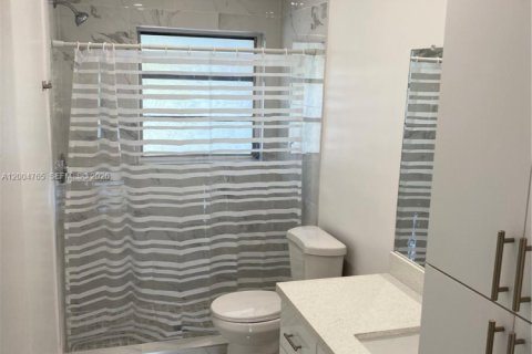 Townhouse in Hollywood, Florida 2 bedrooms, 107.77 sq.m. № 2068193 - photo 11