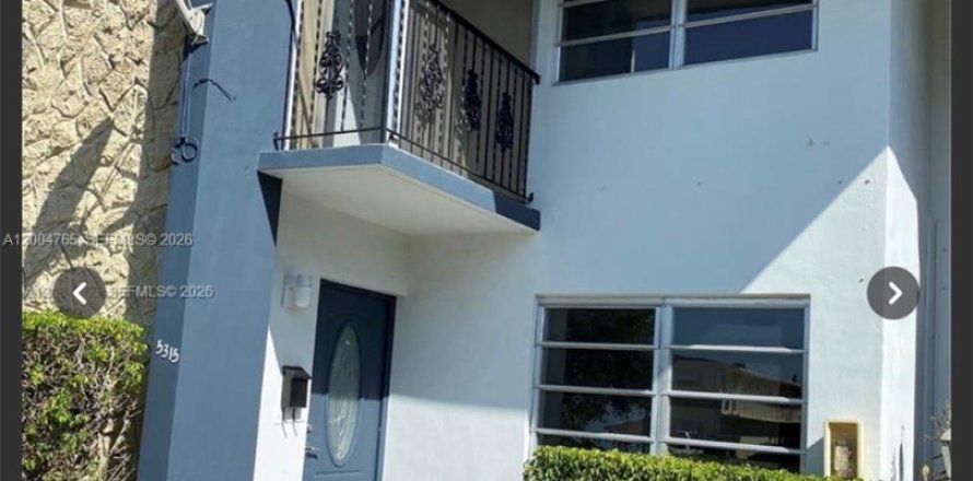 Townhouse in Hollywood, Florida 2 bedrooms, 107.77 sq.m. № 2068193