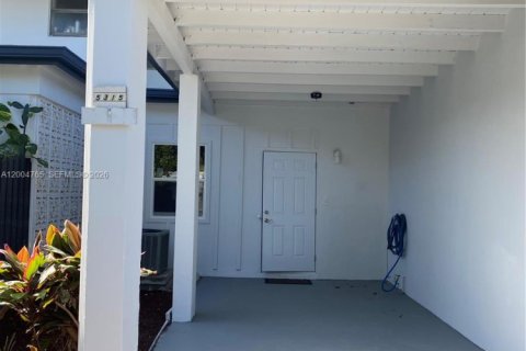 Townhouse in Hollywood, Florida 2 bedrooms, 107.77 sq.m. № 2068193 - photo 14