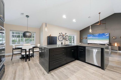 Villa ou maison à vendre à Sarasota, Floride: 3 chambres, 144.93 m2 № 2415543 - photo 16