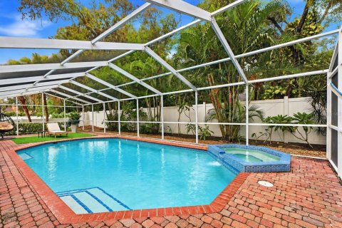 Villa ou maison à vendre à Sarasota, Floride: 3 chambres, 144.93 m2 № 2415543 - photo 4