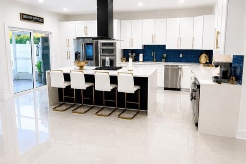 Casa en venta en North Redington Beach, Florida, 5 dormitorios, 377.46 m2 № 2221573 - foto 5