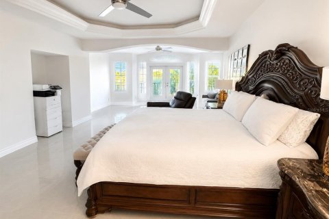 Casa en venta en North Redington Beach, Florida, 5 dormitorios, 377.46 m2 № 2221573 - foto 10