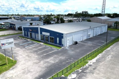 Propiedad comercial en alquiler en Port Charlotte, Florida № 1810039 - foto 2