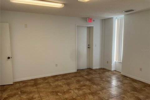 Propiedad comercial en alquiler en Port Charlotte, Florida № 1810039 - foto 10