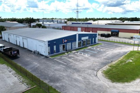 Propiedad comercial en alquiler en Port Charlotte, Florida № 1810039 - foto 3