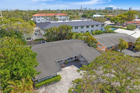 Casa en venta en Fort Lauderdale, Florida, 4 dormitorios, 253.99 m2 № 2030542 - foto 30