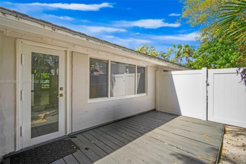 Casa en venta en Fort Lauderdale, Florida, 4 dormitorios, 253.99 m2 № 2030542 - foto 25