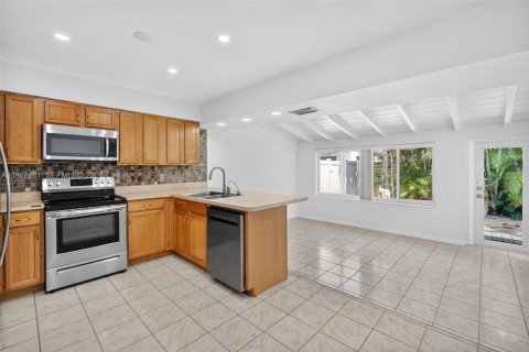 Casa en venta en Fort Lauderdale, Florida, 4 dormitorios, 253.99 m2 № 2030542 - foto 18