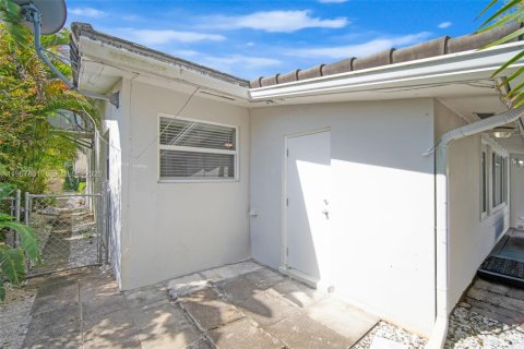 Casa en venta en Fort Lauderdale, Florida, 4 dormitorios, 253.99 m2 № 2030542 - foto 28