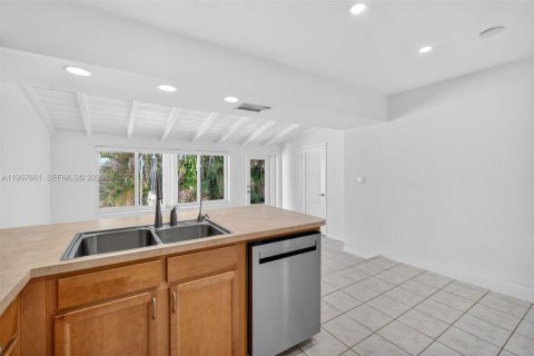 Casa en venta en Fort Lauderdale, Florida, 4 dormitorios, 253.99 m2 № 2030542 - foto 19