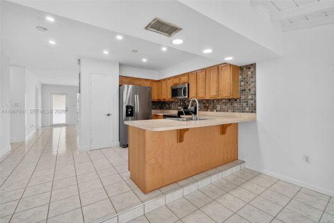 Casa en venta en Fort Lauderdale, Florida, 4 dormitorios, 253.99 m2 № 2030542 - foto 20