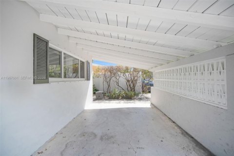 Casa en venta en Fort Lauderdale, Florida, 4 dormitorios, 253.99 m2 № 2030542 - foto 29