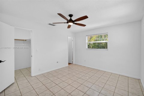 Casa en venta en Fort Lauderdale, Florida, 4 dormitorios, 253.99 m2 № 2030542 - foto 13