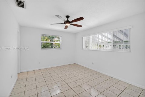 Casa en venta en Fort Lauderdale, Florida, 4 dormitorios, 253.99 m2 № 2030542 - foto 12
