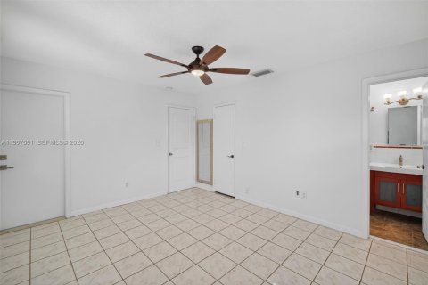 Casa en venta en Fort Lauderdale, Florida, 4 dormitorios, 253.99 m2 № 2030542 - foto 14