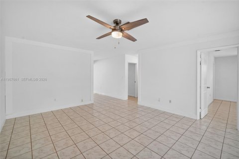 Casa en venta en Fort Lauderdale, Florida, 4 dormitorios, 253.99 m2 № 2030542 - foto 10