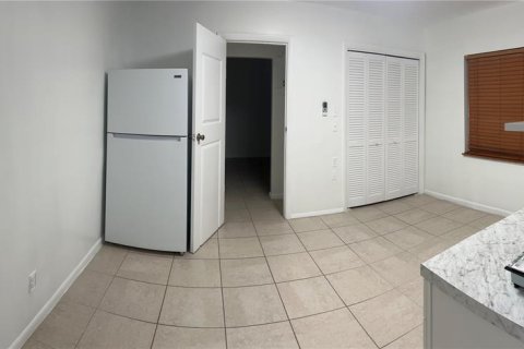 Apartamento en alquiler en Haines City, Florida, 1 dormitorio, 141.58 m2 № 1918737 - foto 2