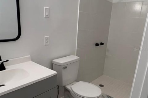 Apartamento en alquiler en Haines City, Florida, 1 dormitorio, 141.58 m2 № 1918737 - foto 5