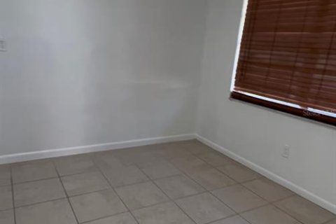 Apartamento en alquiler en Haines City, Florida, 1 dormitorio, 141.58 m2 № 1918737 - foto 4