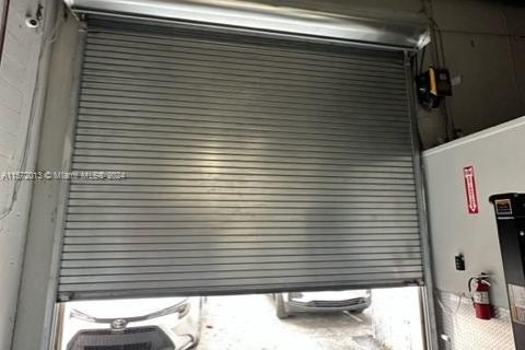 Commercial property in Miami, Florida № 1129036 - photo 1