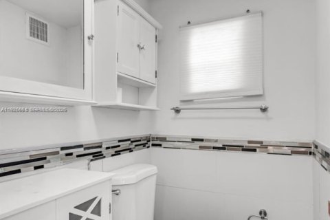 Casa en venta en Miami, Florida, 3 dormitorios, 102.19 m2 № 1984145 - foto 11