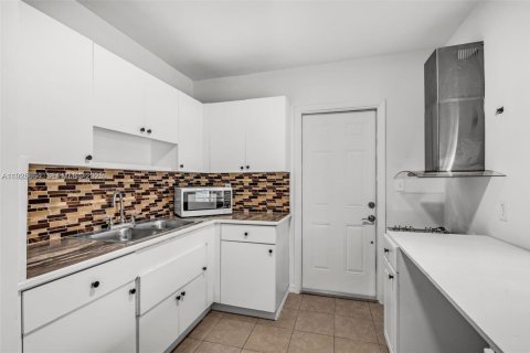 Casa en venta en Miami, Florida, 3 dormitorios, 102.19 m2 № 1984145 - foto 8