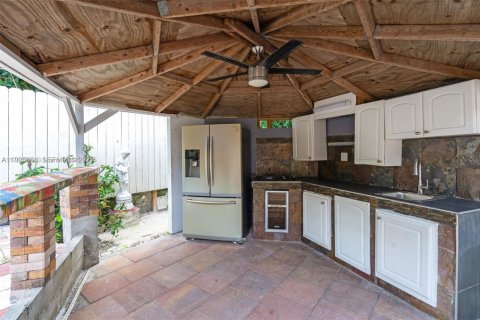 Casa en venta en Miami, Florida, 3 dormitorios, 102.19 m2 № 1984145 - foto 10