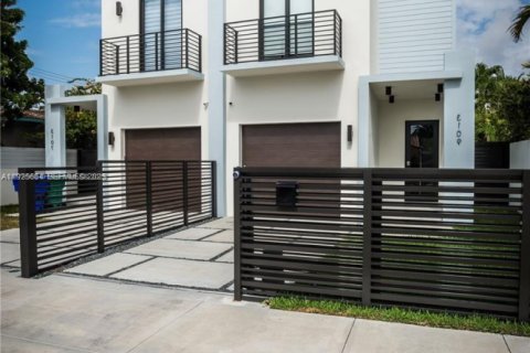 Casa en venta en Miami, Florida, 3 dormitorios, 102.19 m2 № 1984145 - foto 19