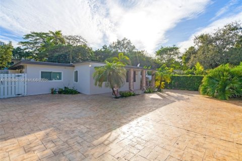 Casa en venta en Miami, Florida, 3 dormitorios, 102.19 m2 № 1984145 - foto 4