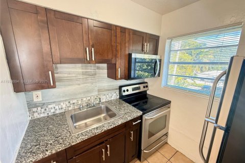 Снять в аренду квартиру в Майами, Флорида 1 спальня, 65.03м2, № 1991801 - фото 4