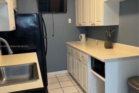 Condo in Miami, Florida, 2 bedrooms  № 2081490 - photo 4