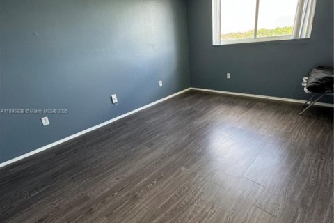 Condo in Miami, Florida, 2 bedrooms  № 2081490 - photo 9