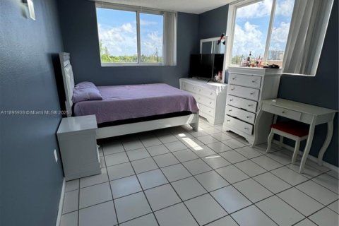 Condo in Miami, Florida, 2 bedrooms  № 2081490 - photo 5