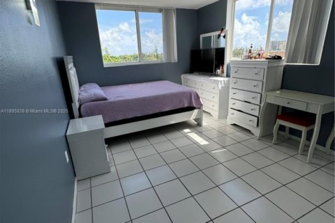 Condo in Miami, Florida, 2 bedrooms  № 2081490 - photo 6