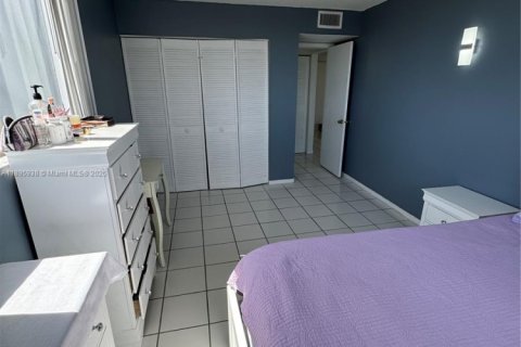 Condo in Miami, Florida, 2 bedrooms  № 2081490 - photo 7