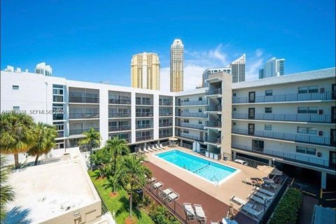 Condominio en Sunny Isles Beach, Florida, 2 dormitorios  № 2074541