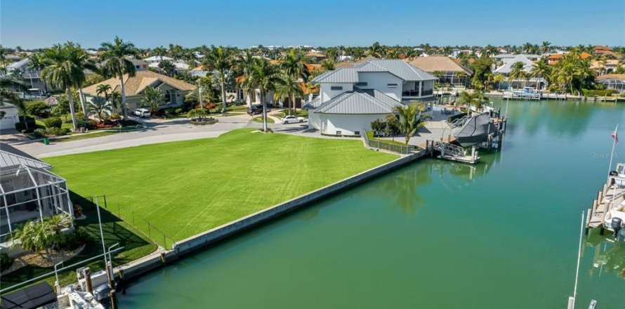 Terrain à Marco Island, Floride № 1566734