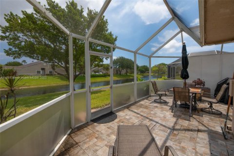 Townhouse in Deerfield Beach, Florida 3 bedrooms, 126.72 sq.m. № 1937273 - photo 15