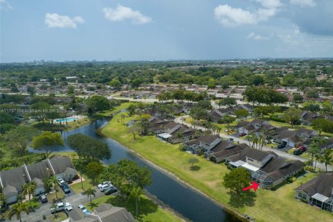 Townhouse in Deerfield Beach, Florida 3 bedrooms, 126.72 sq.m. № 1937273 - photo 28